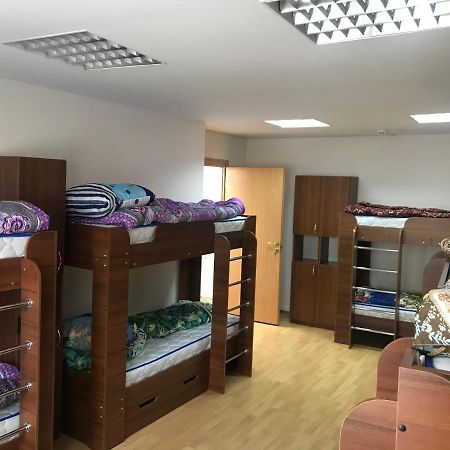 Міни-Хостел Родинного Типу Dubai Uzhhorod Ngoại thất bức ảnh