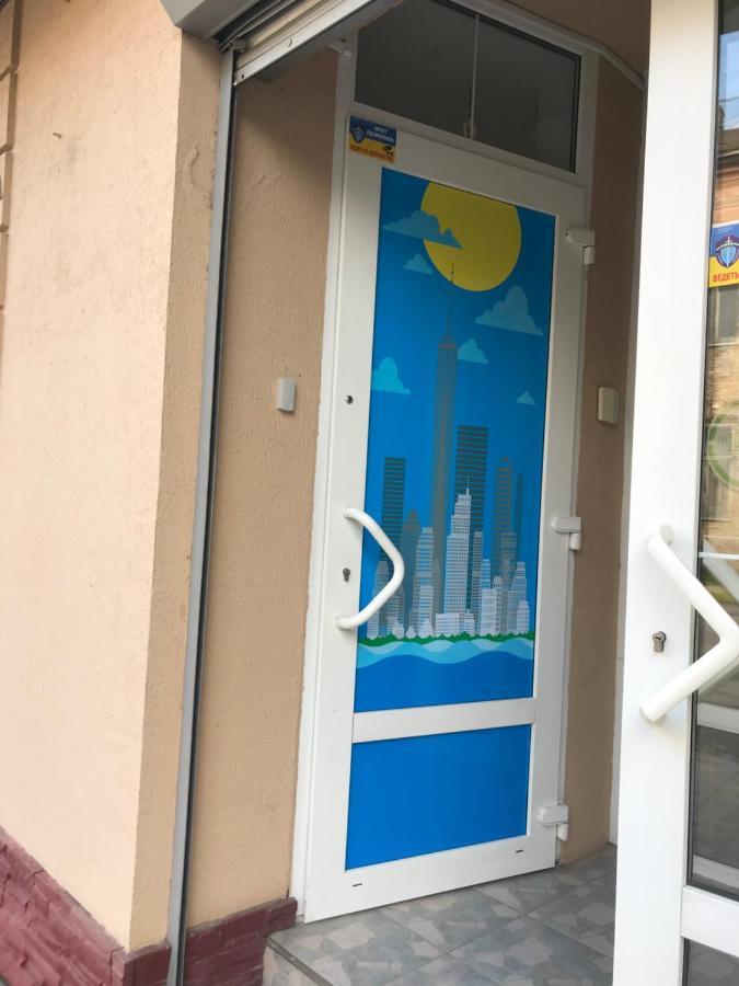 Міни-Хостел Родинного Типу Dubai Uzhhorod Ngoại thất bức ảnh