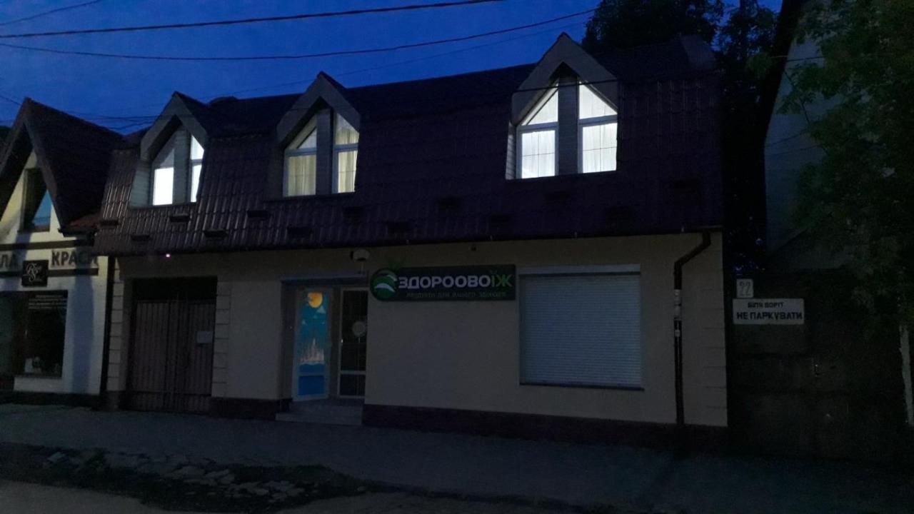 Міни-Хостел Родинного Типу Dubai Uzhhorod Ngoại thất bức ảnh