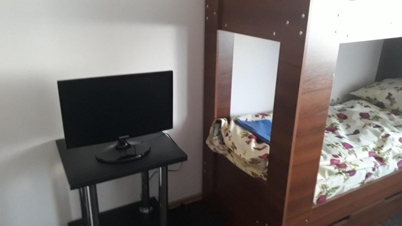 Міни-Хостел Родинного Типу Dubai Uzhhorod Ngoại thất bức ảnh