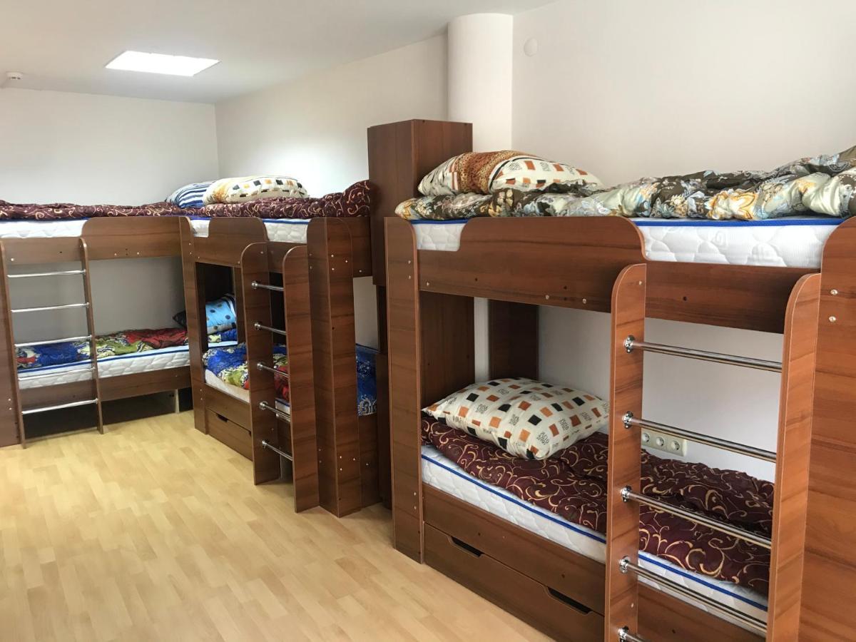 Міни-Хостел Родинного Типу Dubai Uzhhorod Ngoại thất bức ảnh