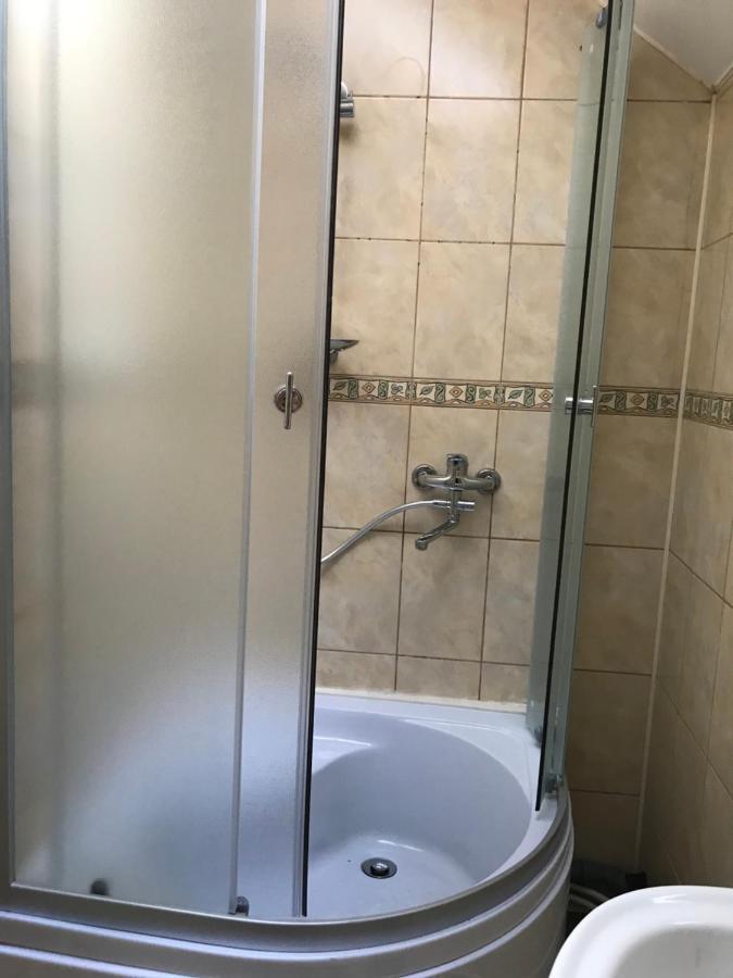 Міни-Хостел Родинного Типу Dubai Uzhhorod Ngoại thất bức ảnh