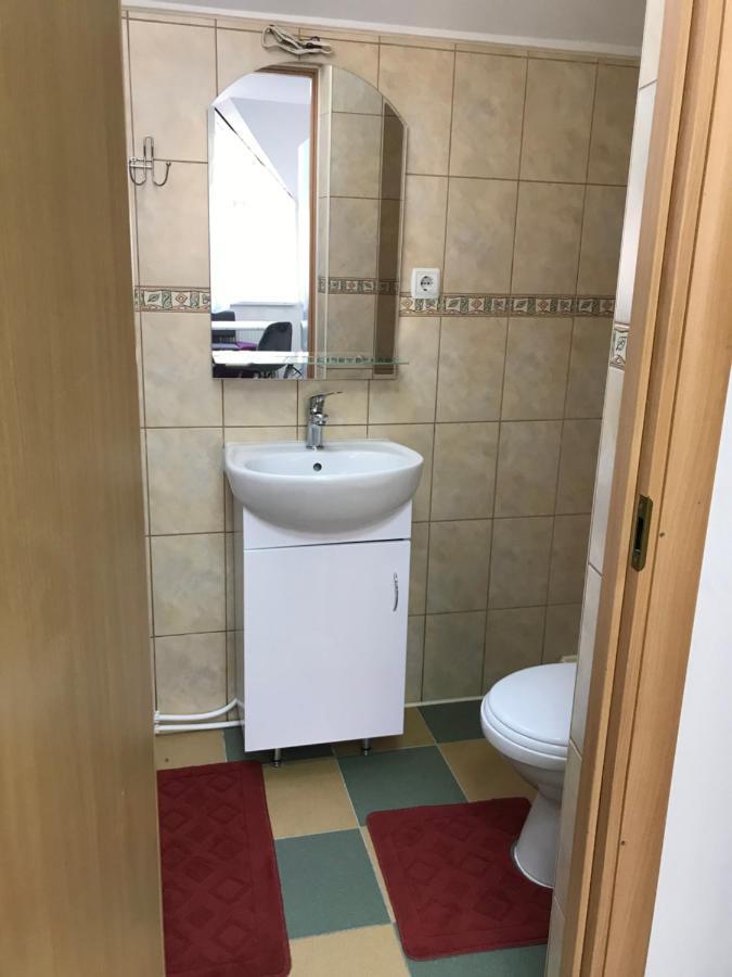 Міни-Хостел Родинного Типу Dubai Uzhhorod Ngoại thất bức ảnh