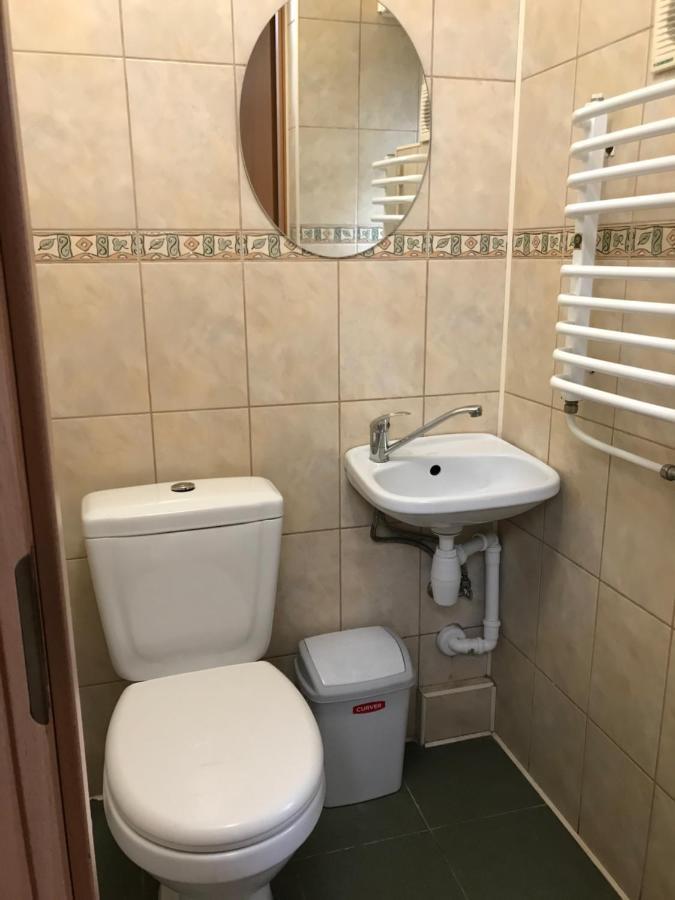 Міни-Хостел Родинного Типу Dubai Uzhhorod Ngoại thất bức ảnh