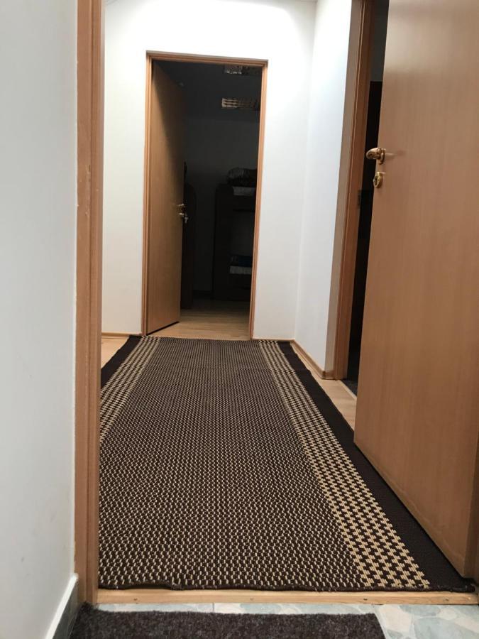Міни-Хостел Родинного Типу Dubai Uzhhorod Ngoại thất bức ảnh